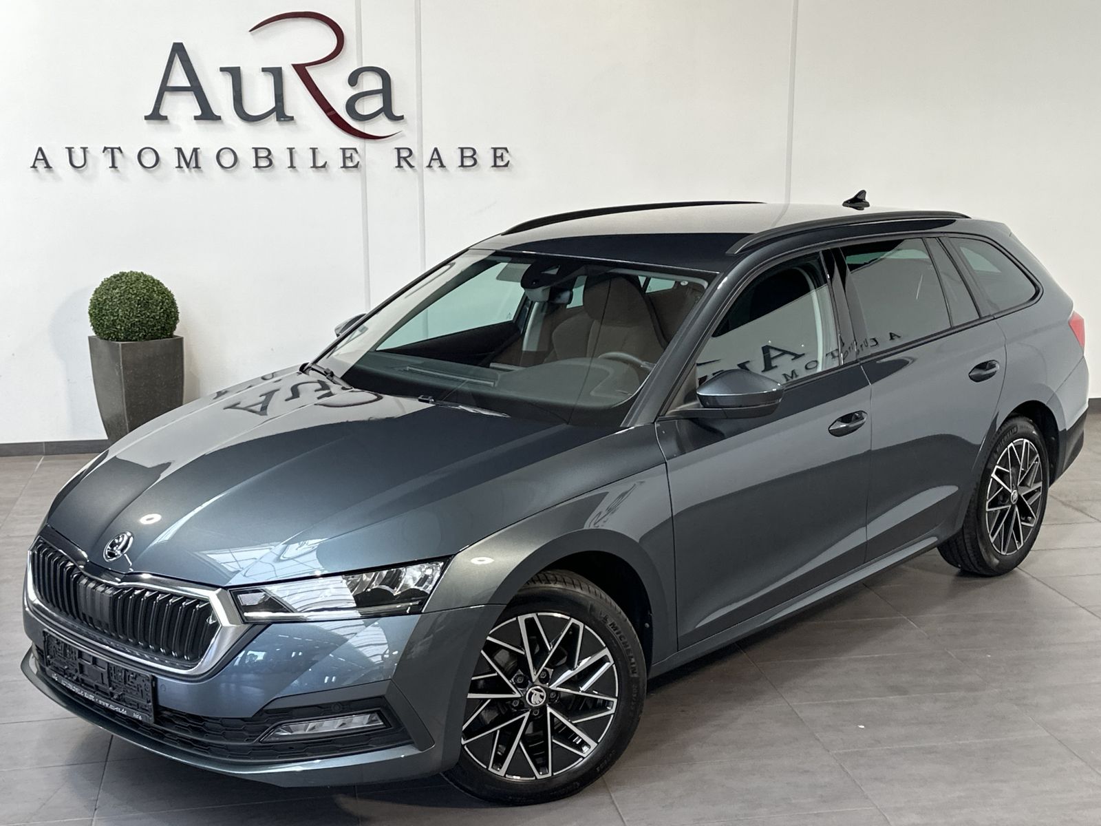 Fahrzeugabbildung SKODA Octavia Combi 2.0 TDI DSG Ambition NAV+LED+17ZO