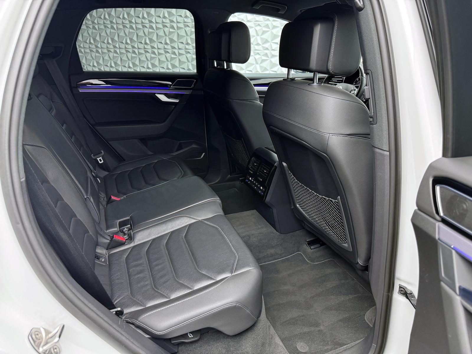 Fahrzeugabbildung Volkswagen 3.0 TDI*R-LINE*IQ*ALLRADLENK*DYNAUDIO*STANDHZ*AH