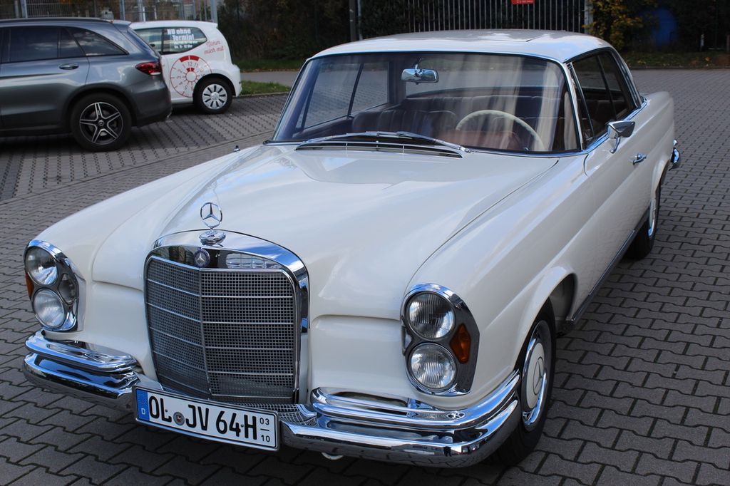 Mercedes-Benz 220