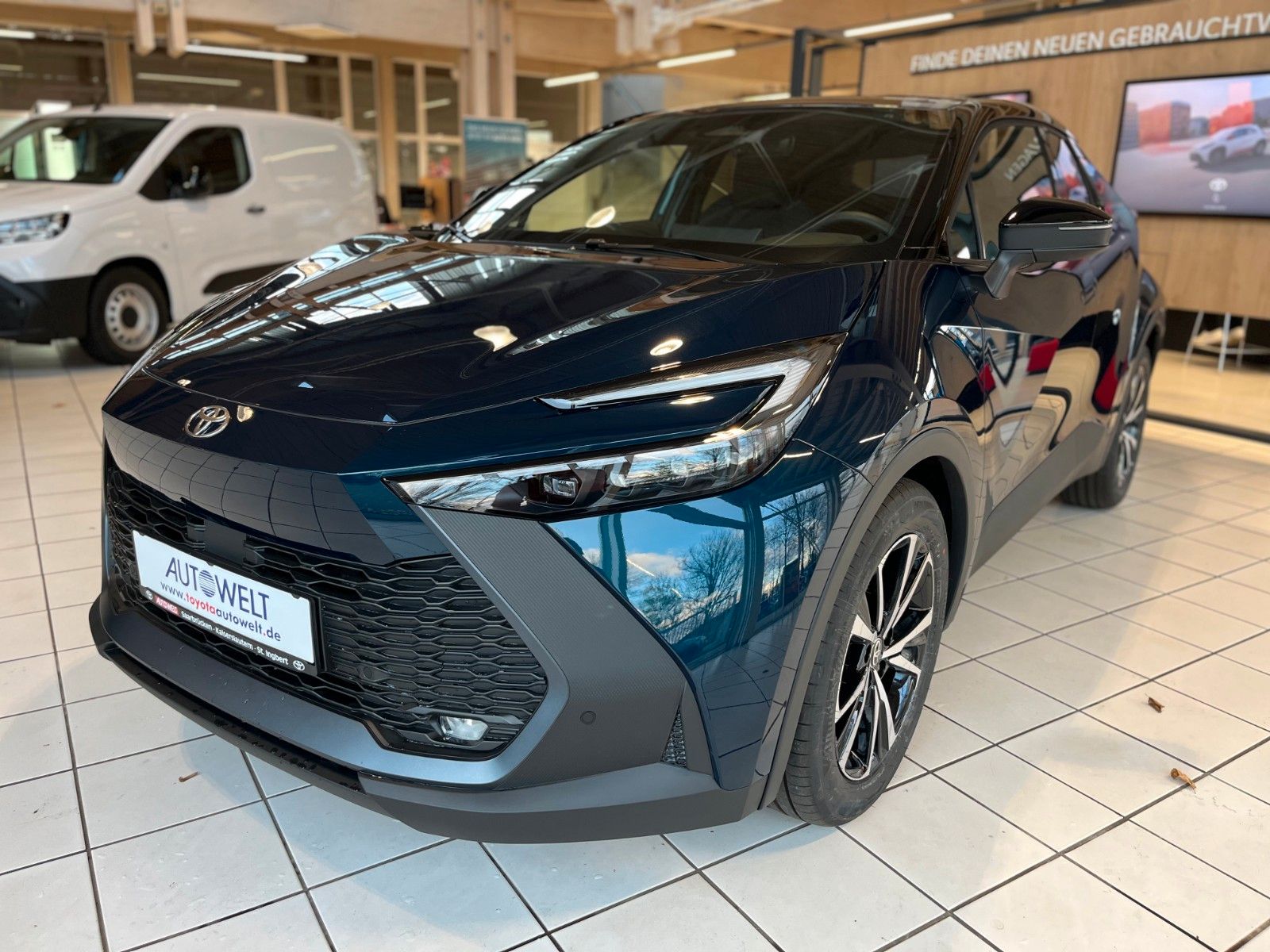Fahrzeugabbildung Toyota C-HR Hybrid FWD Teamplayer / Technik-Paket