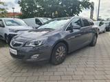 Opel Astra J Sports Tourer 1.4 Turbo Innovation - Opel Astra aus 2011: Turbo