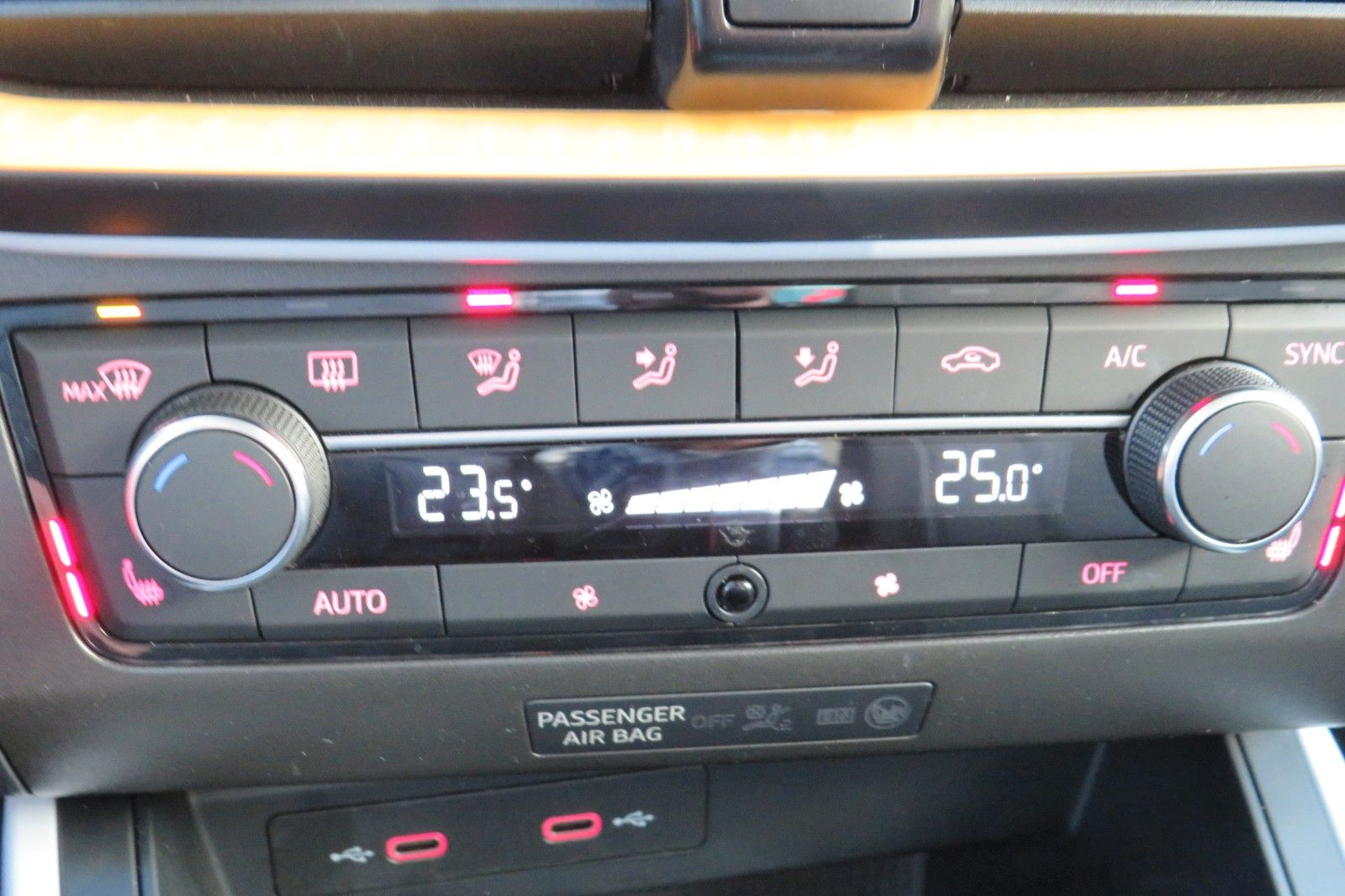 Fahrzeugabbildung SEAT Arona Style DSG FULL-LINK SITZH KAMERA GJ ACC 1H