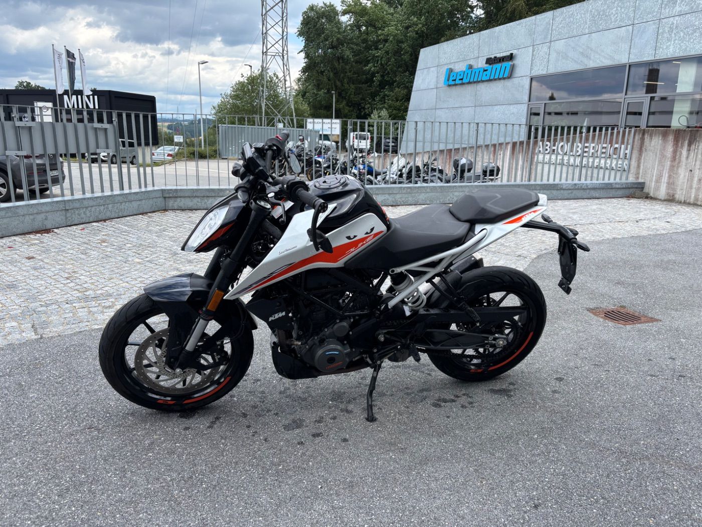 Fahrzeugabbildung KTM 390 Duke Modell 2022 mit Quickshifter
