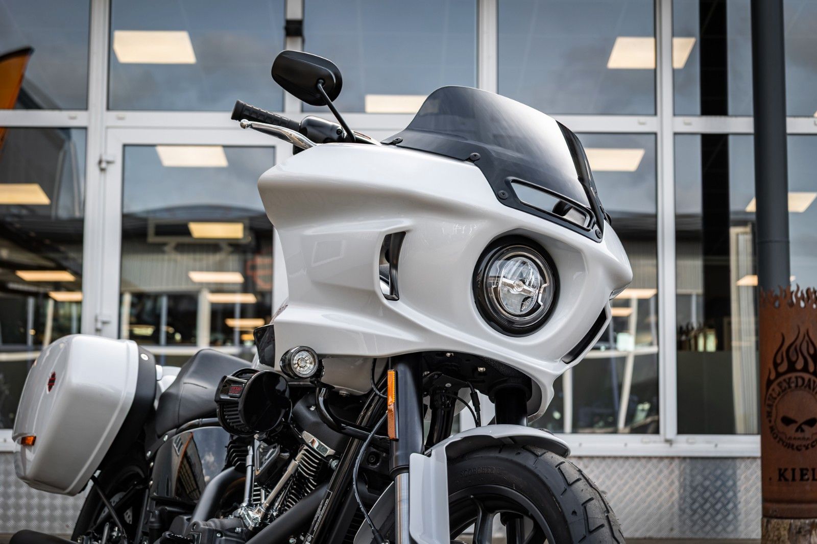 Fahrzeugabbildung Harley-Davidson FXLRST LOW RIDER ST 117 MY26