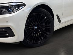 Fahrzeugabbildung BMW 530d Sport Line -- ACC/ Pano/ AHK/ STHZG/ 19LM