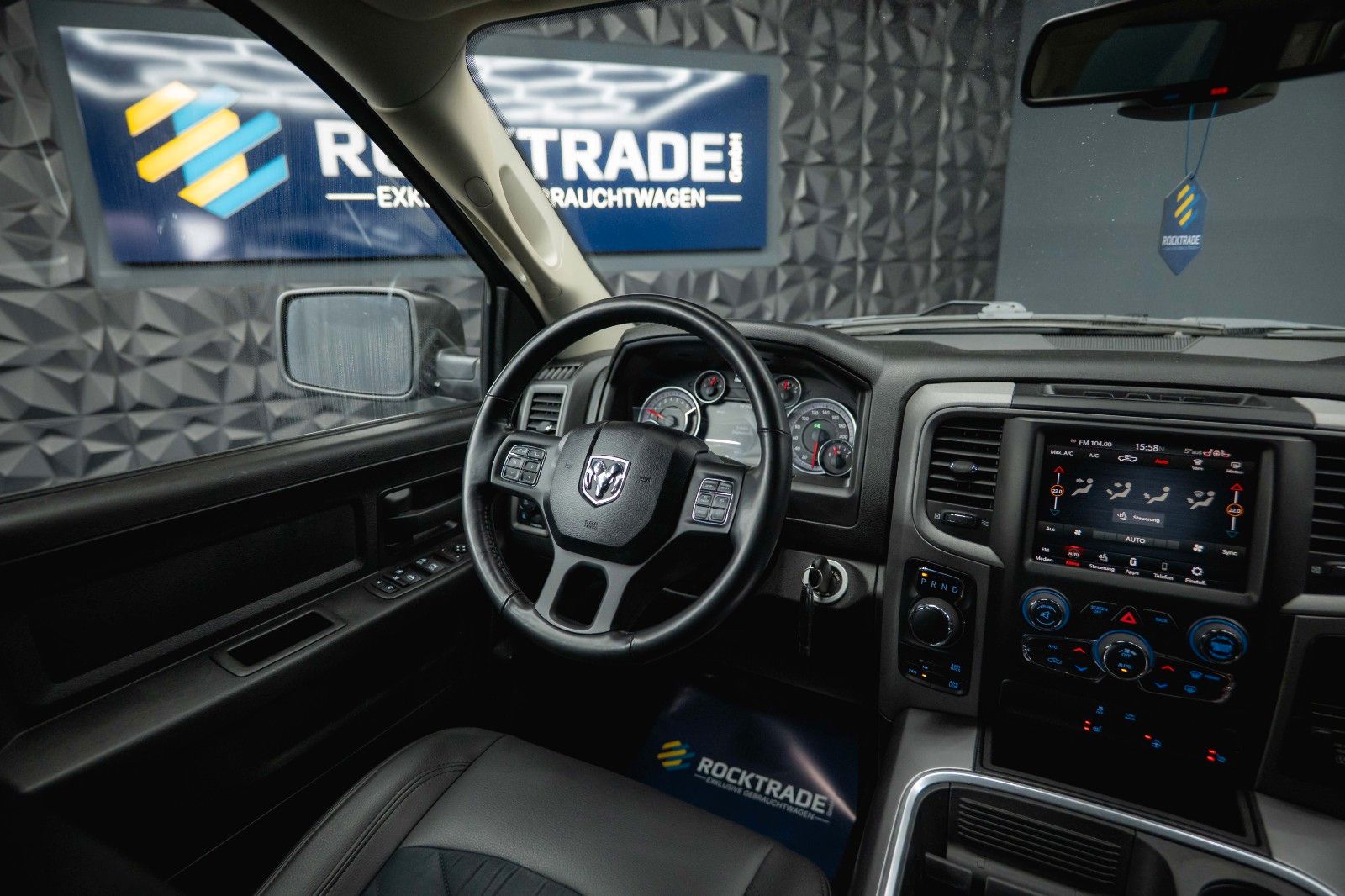 Fahrzeugabbildung Dodge RAM 5.7 V8 HEMI 4x4 OFFROAD Night-Paket *LED*AHK