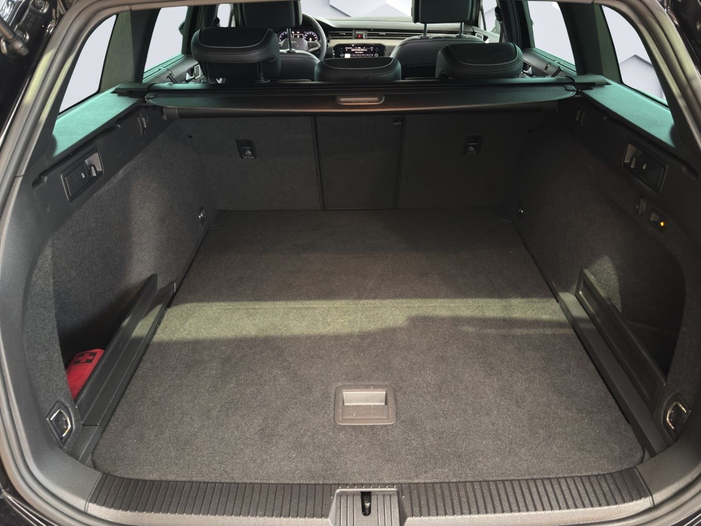 Passat Variant R-Line Elegance 1.5 TSI OPF 110 k