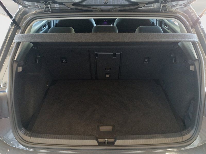 Fahrzeugansicht 19 Fahrzeugabbildung Volkswagen Golf VIII 1.5 eTSI Style DSG MATRIX-LED+KAMERA+