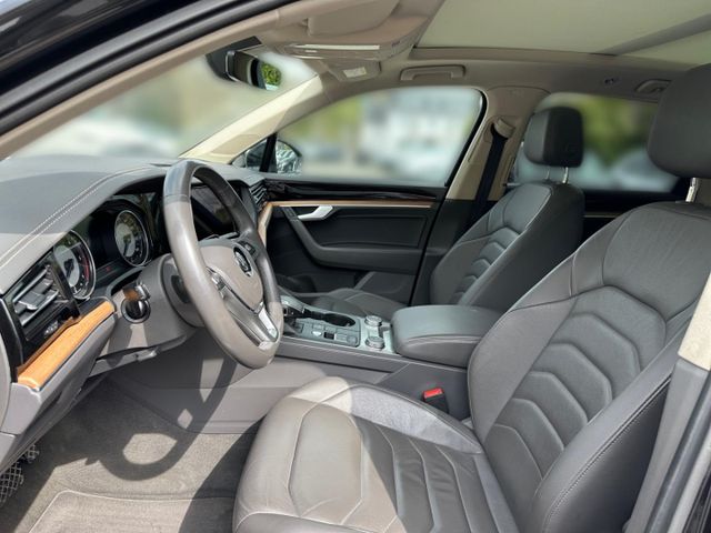 Touareg 4Motion V6 Atmosphere 3.0 TDI LED Leder 