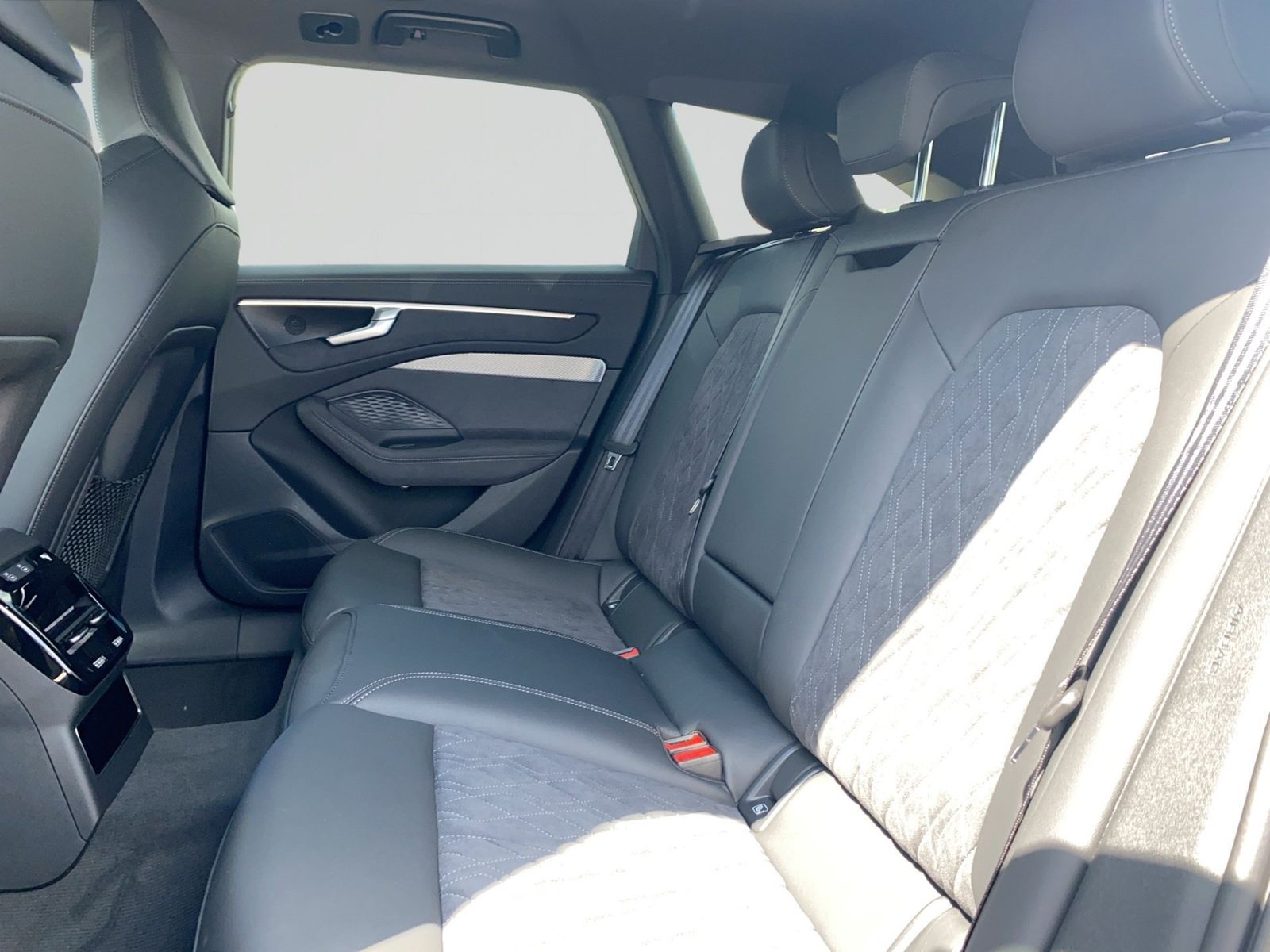 Audi A6 - Bild 12