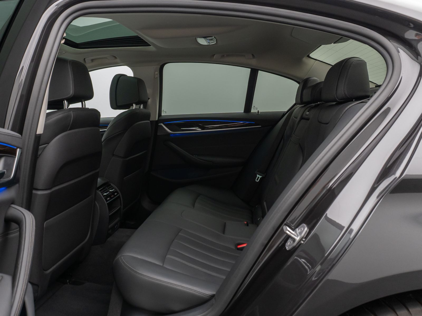 Fahrzeugabbildung BMW 530e xD LuxuryLine 360°Glasdach HUD HiFi Massage