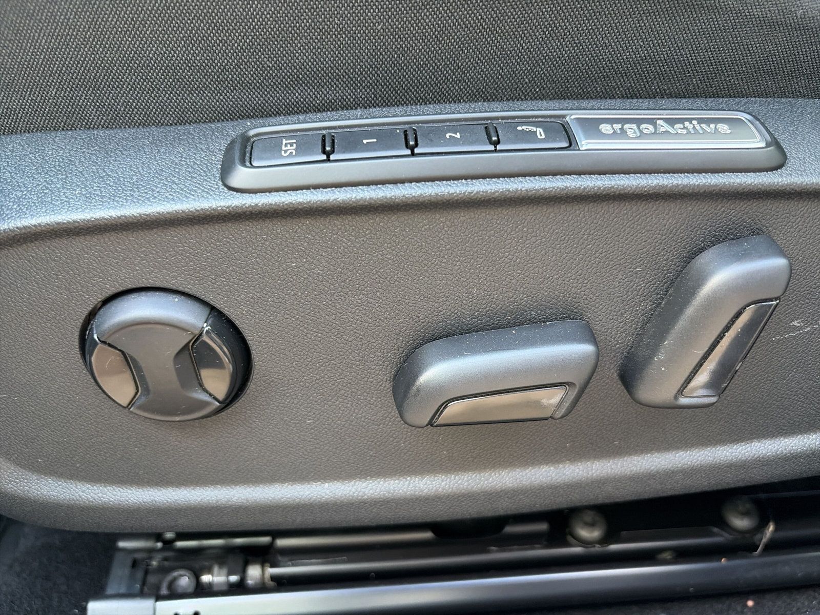Fahrzeugabbildung Volkswagen Golf Variant 2.0 TDI Life AHK ACC AppConnect
