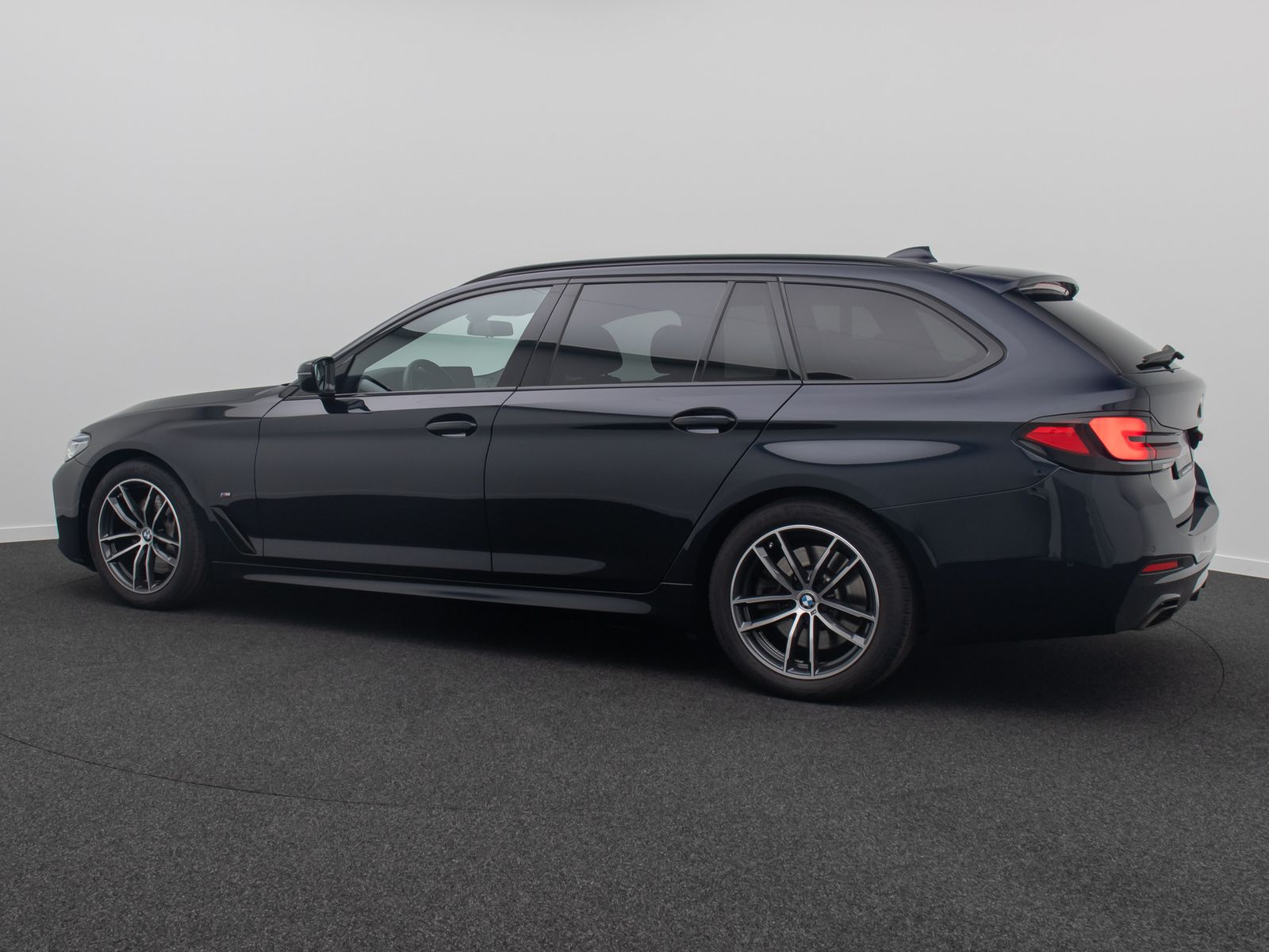 Fahrzeugabbildung BMW 530d M Sport 4xKlima HUD DAB Kamera Laser 18Zoll