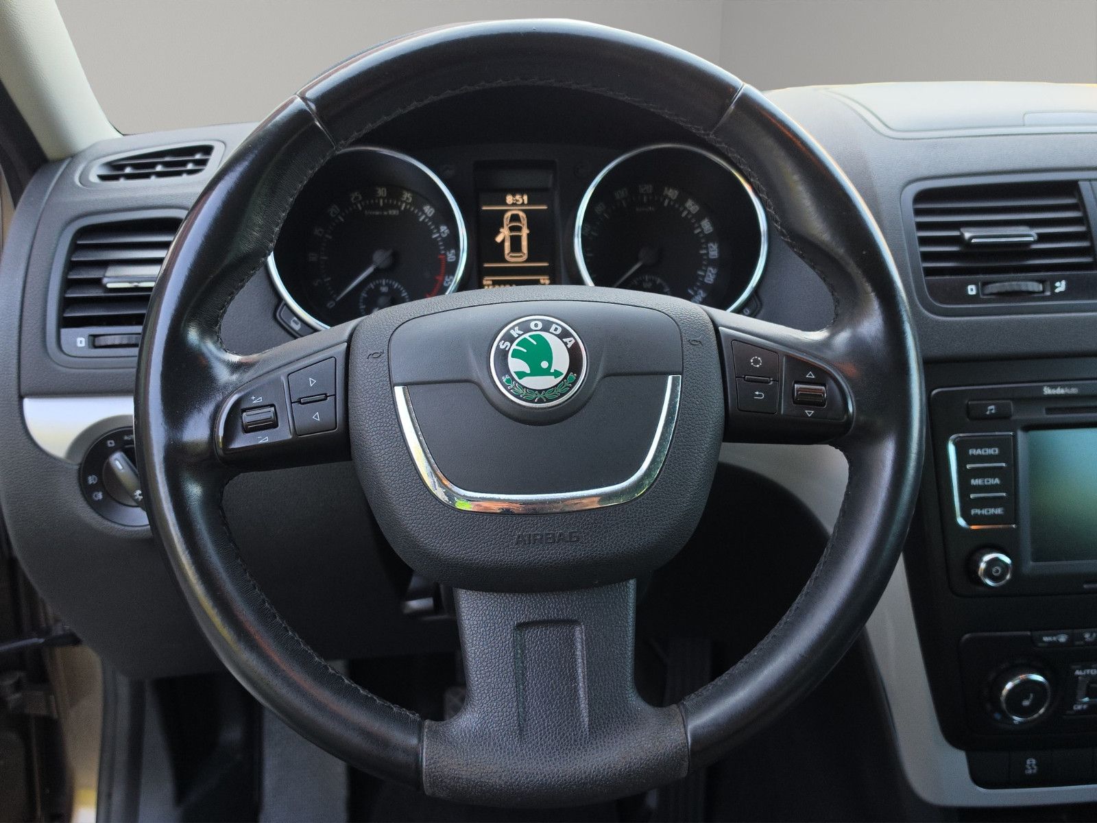 Fahrzeugabbildung SKODA Yeti TDI Ambition Plus Edition 4x4 ALLRAD TEMPOM