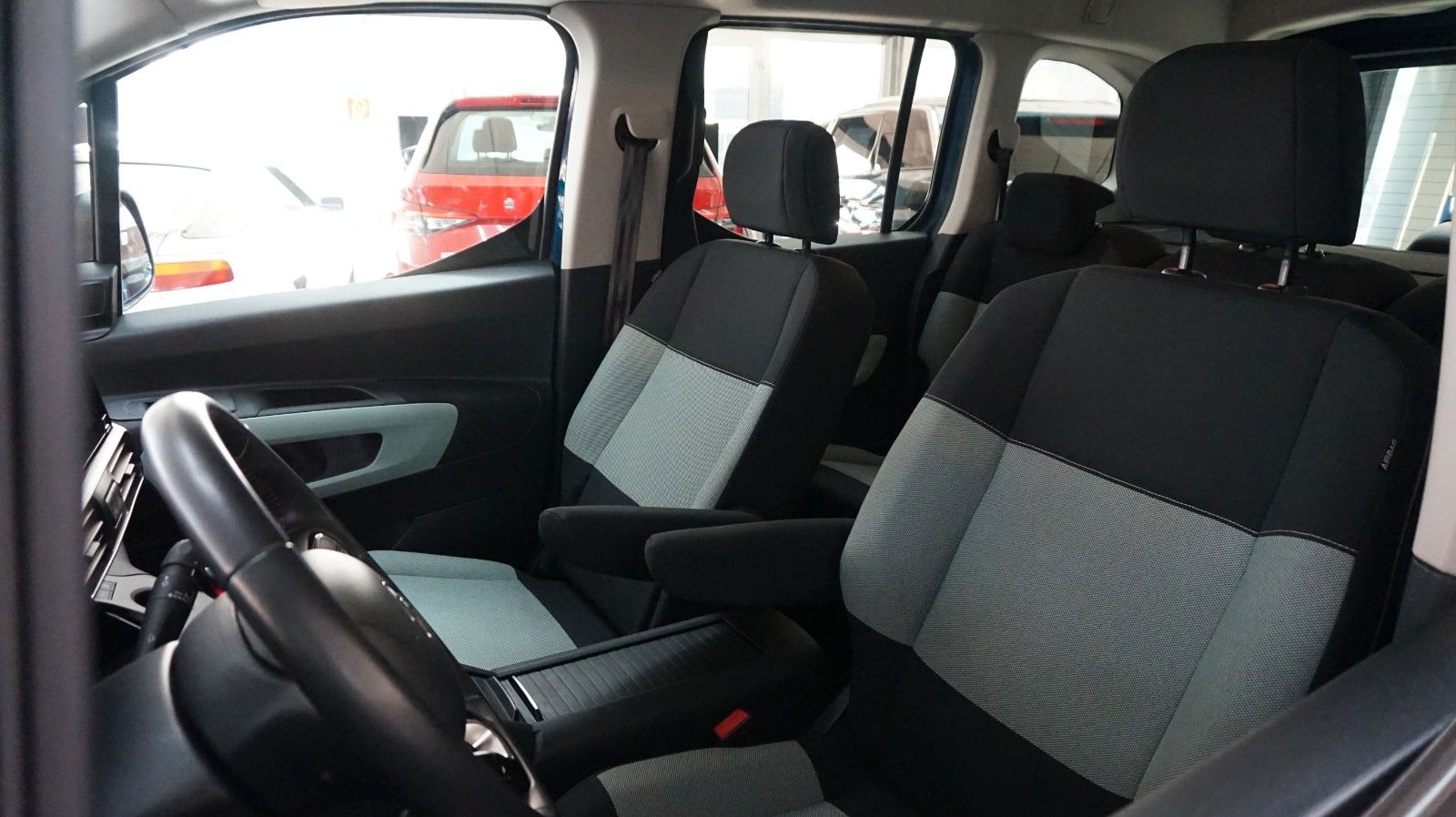 Fahrzeugabbildung Citroën Berlingo Feel M *1.Hand*Carplay*Navi*Kamera*