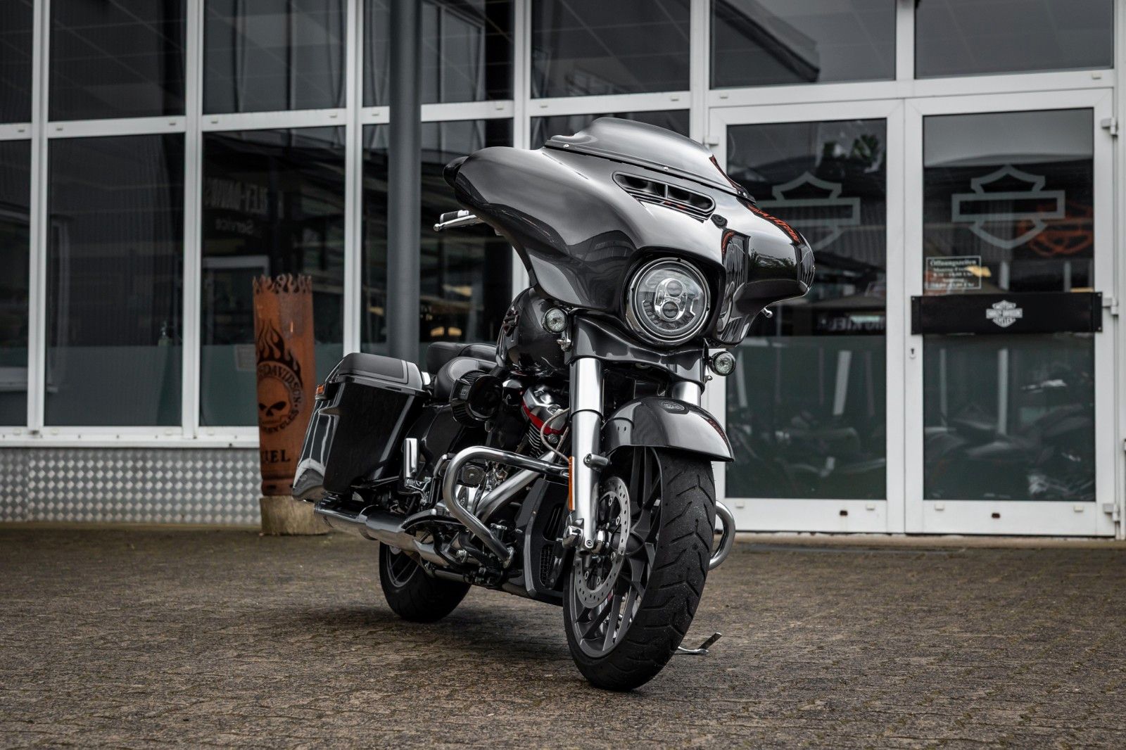 Fahrzeugabbildung Harley-Davidson FLHXSE CVO Street Glide 117 Cui - JEKILL & HYDE