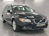 Volvo V70 Kombi Summum 5 Zylinder Ahk Bi-Xenon SHZ - gebrauchte Volvo V70 aus dem Jahr 2008