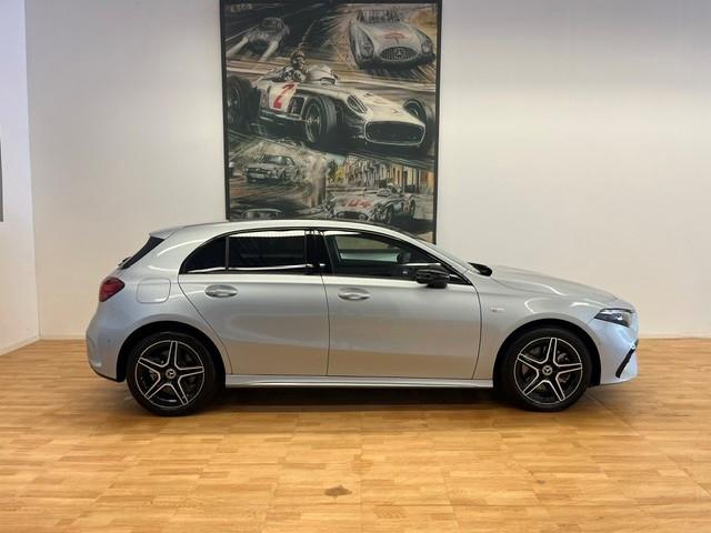 Mercedes-Benz A 250e AMG-Line Panorama Distronic Keyless Go