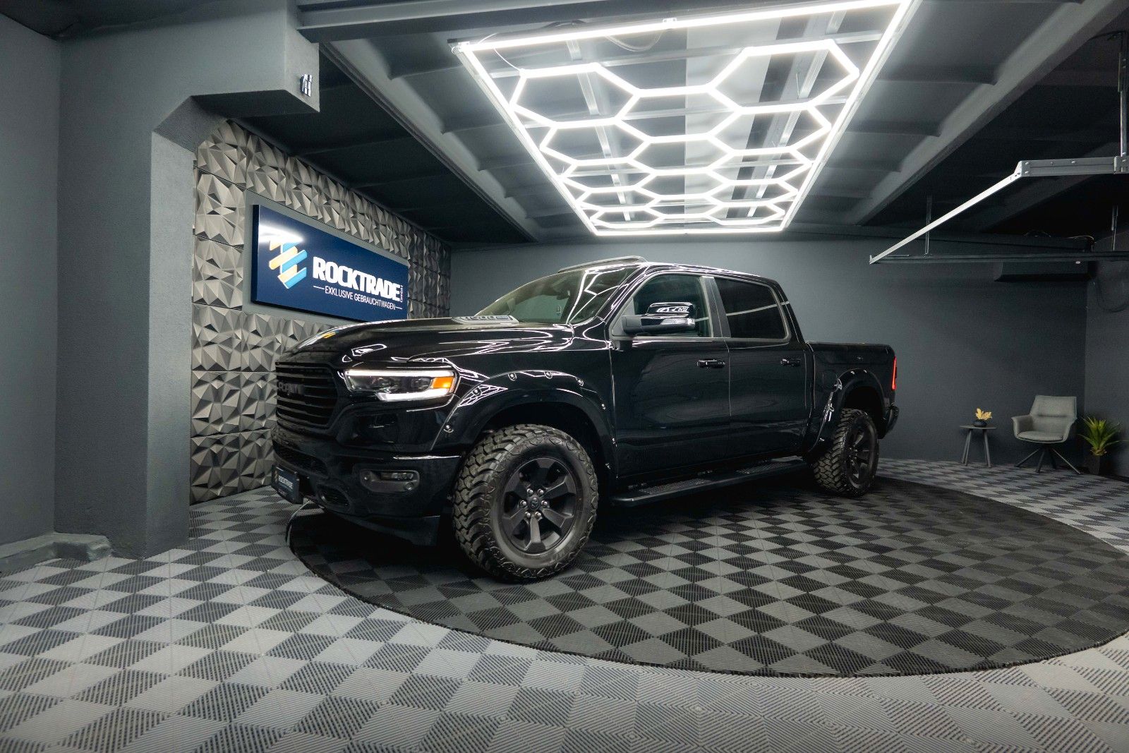 Fahrzeugabbildung Dodge RAM 5.7 V8 HEMI 4x4 REBEL LIMITED RamBox ACC 19%