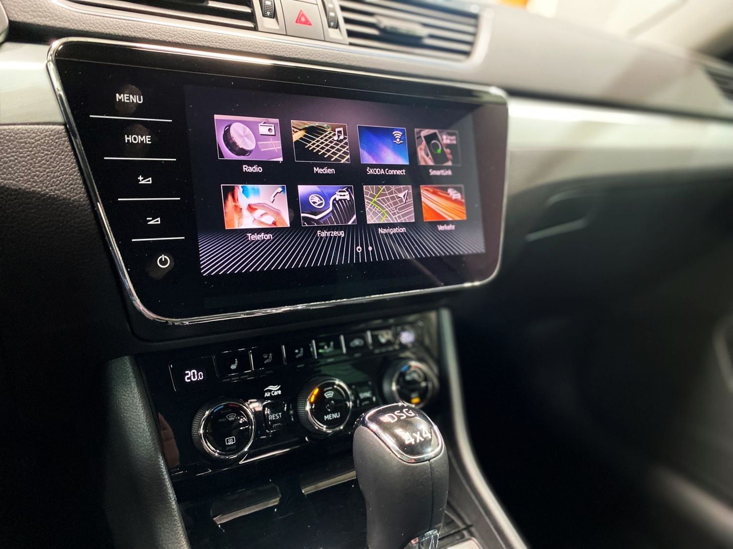 Fahrzeugabbildung SKODA Superb Ambition 4x4 DSG#ACC#Spur#Navi#Alu#PDC#Ak