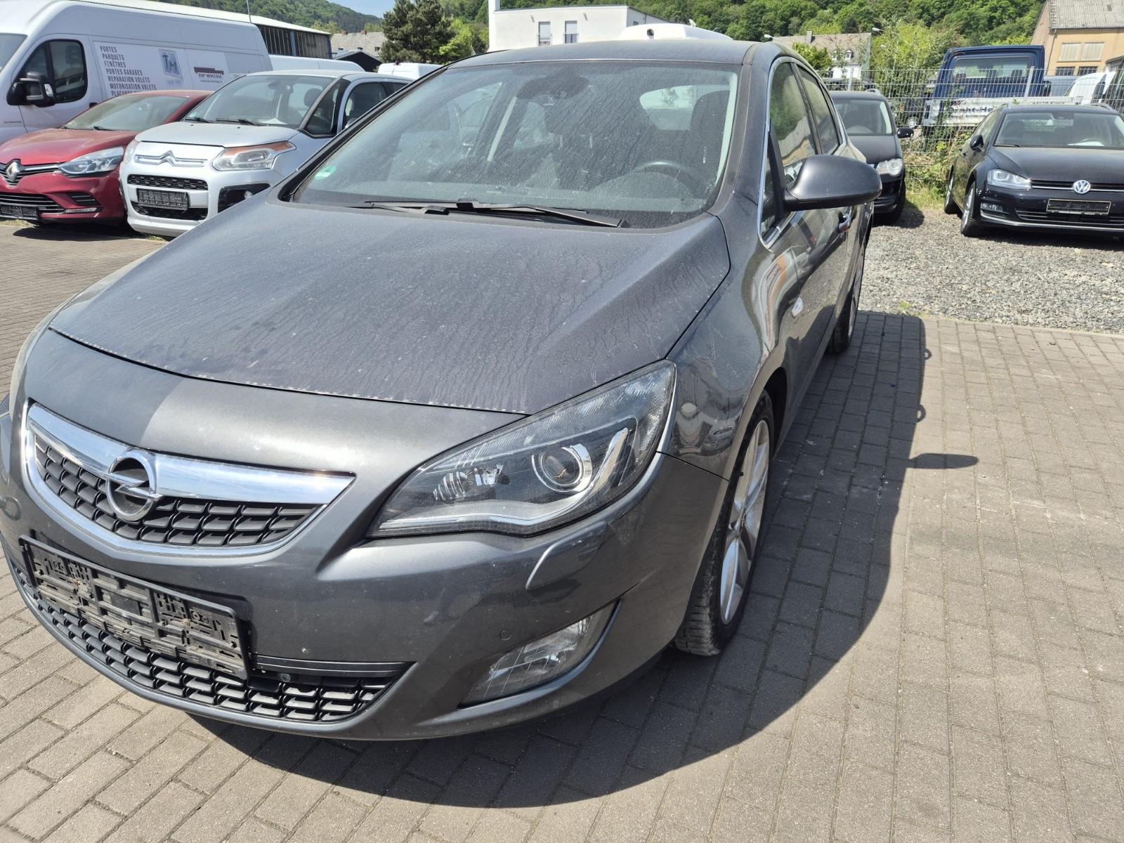 Opel Astra J Lim. 5-trg. Cosmo