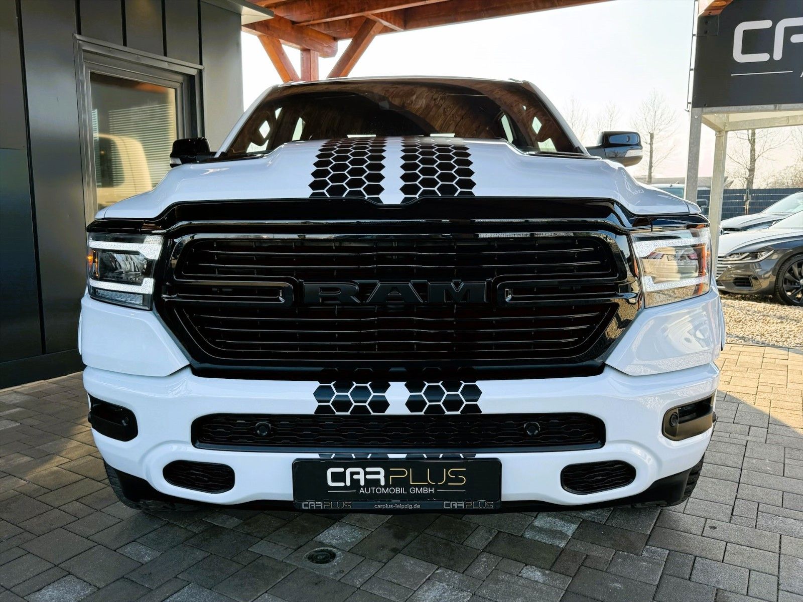 Fahrzeugabbildung Dodge RAM 5.7 V8 HEMI BLACK & WHITE Night  4x4 eTorque