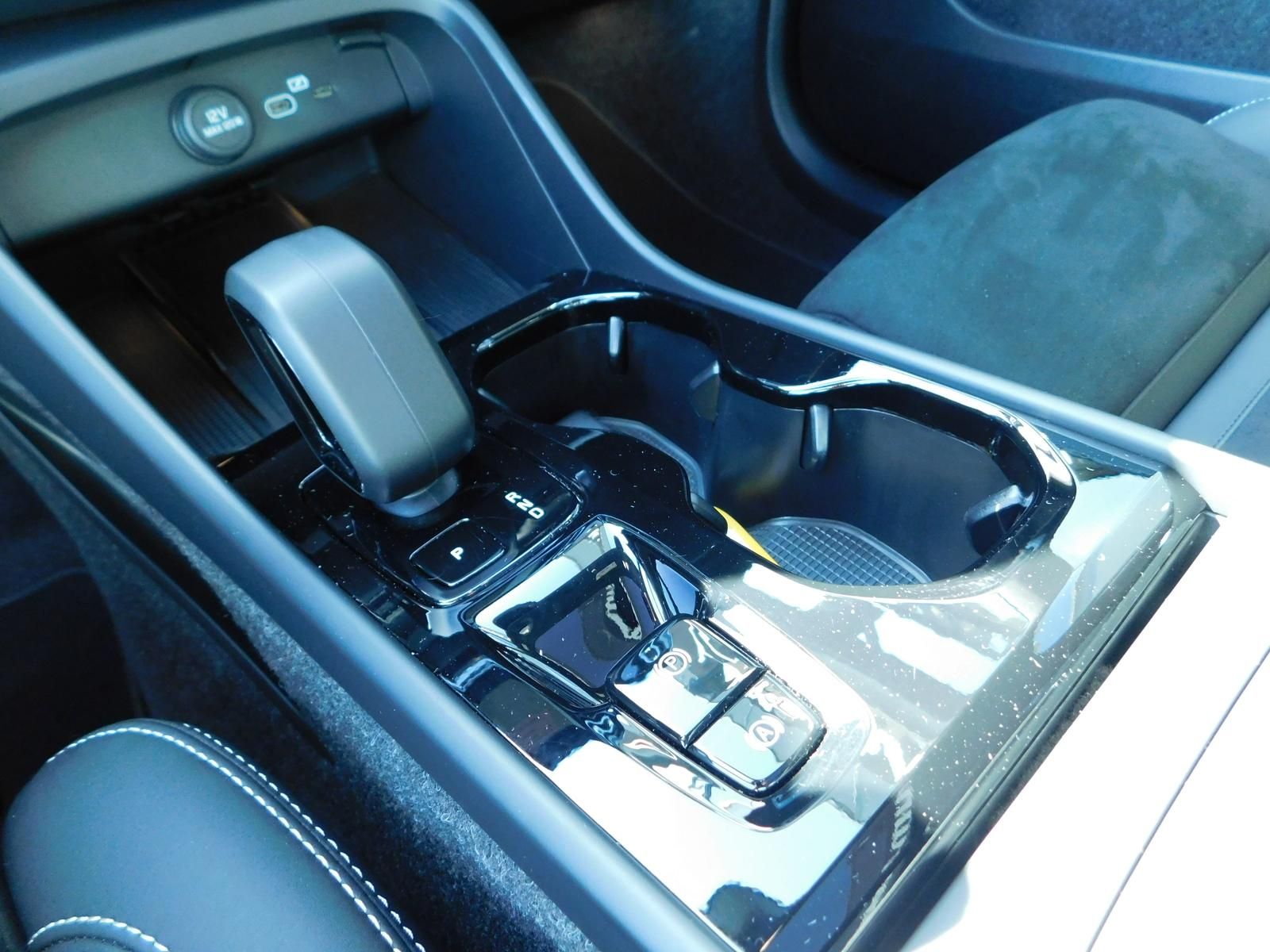 Fahrzeugabbildung Volvo XC40 B3 Plus Dark