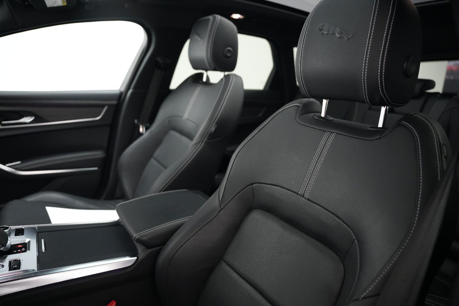 Fahrzeugabbildung Jaguar XF Sportbrake R-Dynamic SE AWD/PANO/KAM/MERIDIAN