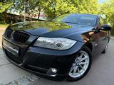 BMW 320d EfficientDynamics Editio/NAVI/LEDER/PDC - BMW 320: 320d Efficient