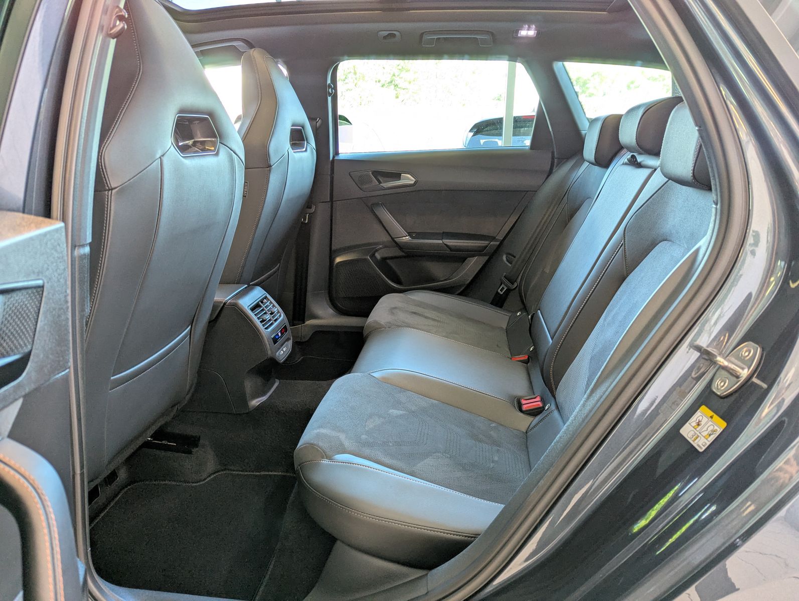 Fahrzeugabbildung CUPRA Leon 1.5 eTSI DSG Skyline Dinamica Memory AHK 19