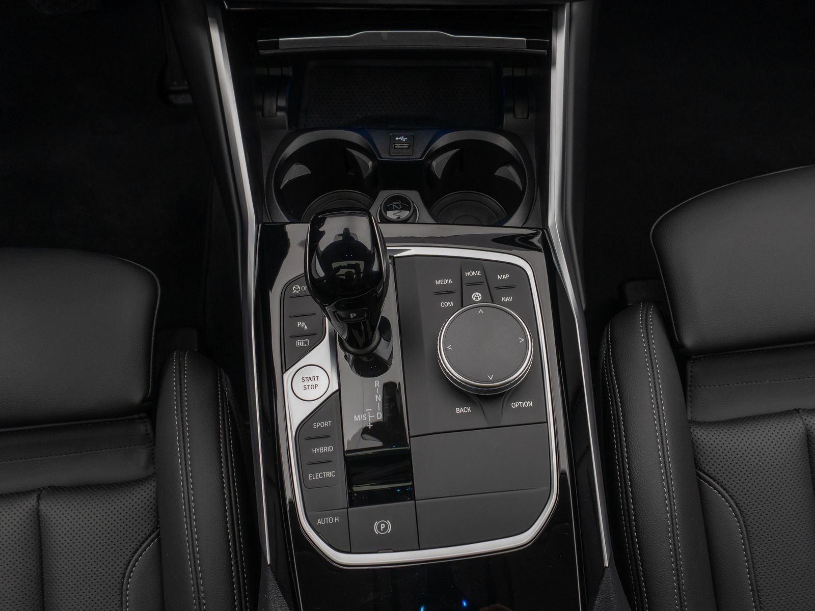 Fahrzeugabbildung BMW 320e Sport Line Panorama DAB CockPitPr PDC Alarm