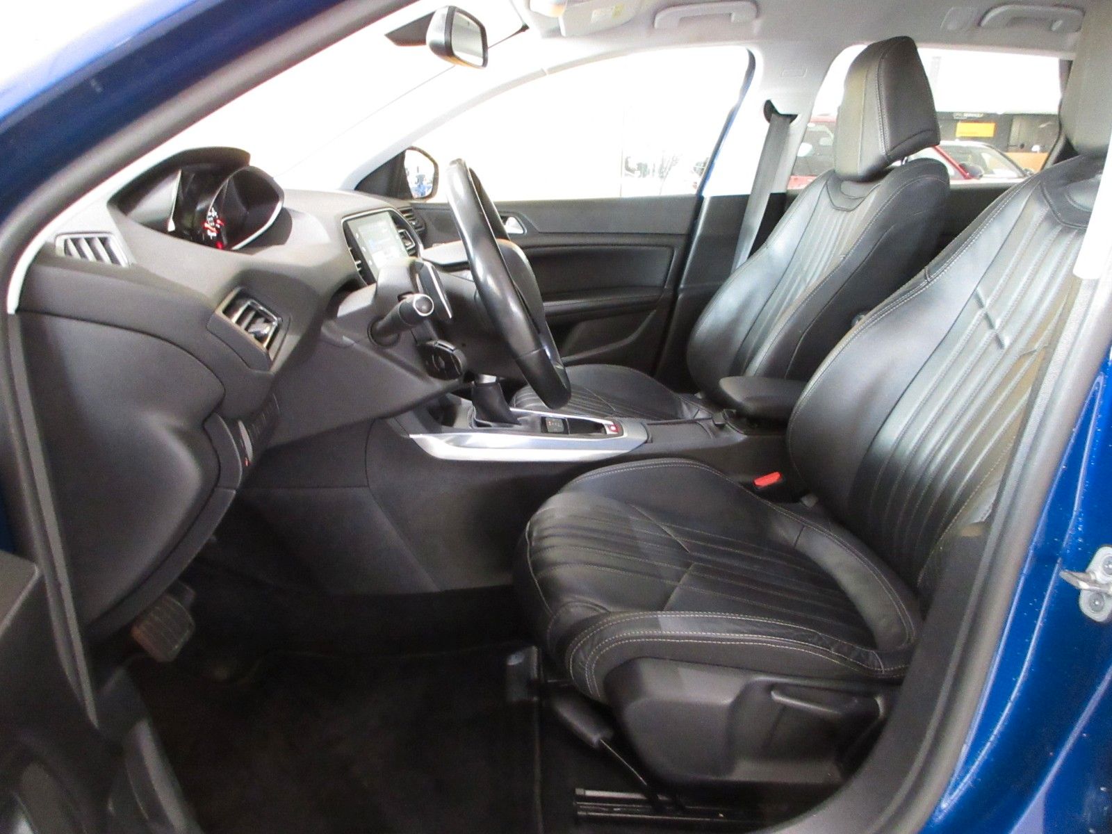 Fahrzeugabbildung Peugeot 308 SW Allure 1.5D LED/NAVI/LEDER/SHZ/PDC
