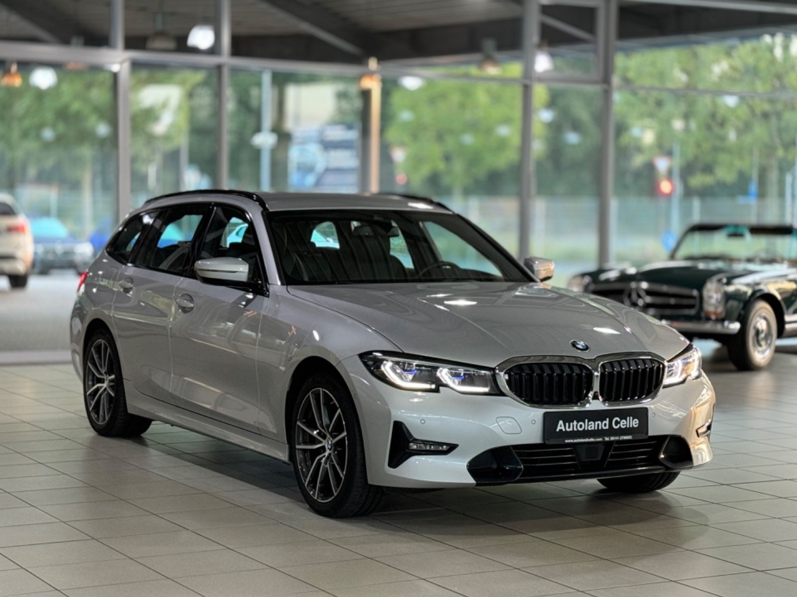 Fahrzeugabbildung BMW 320e xD Sport Line ACC Komfort HUD 360°Laser DAB