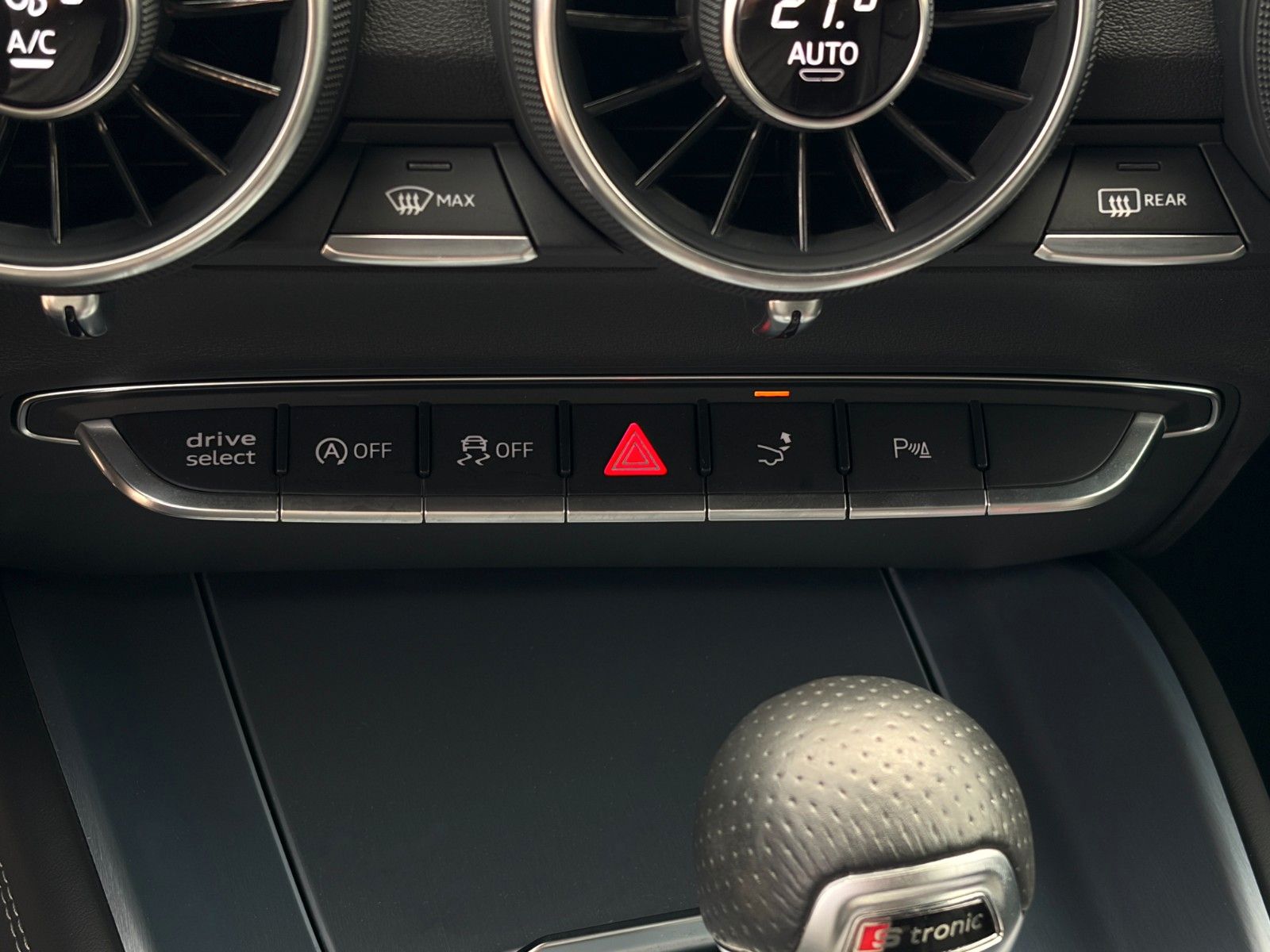 Fahrzeugabbildung Audi TT Coupe 1.8 TFSI S Line B&O CAM Tempomat Leder