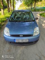 Ford Fiesta 1.6,4-türig,AHK,Tüv 5/2026 - Ford Fiesta aus 2003: 1.6