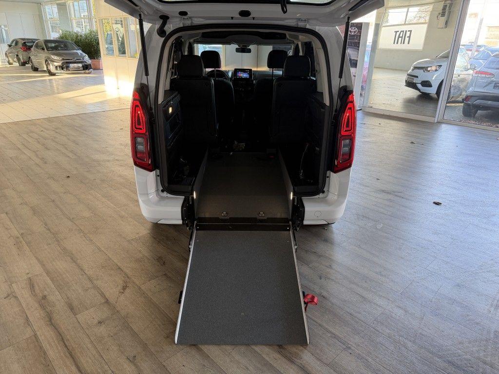 Toyota Proace City Verso 1.2 Heckausschnitt mit Auffahr