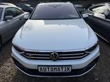 Volkswagen Passat Variant 2.0 TSI R-Line Business nur 53tkm - Volkswagen mit Benzin-Antrieb: 2.5