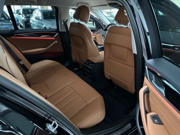 Fahrzeugabbildung BMW 520d xD Sport Line DAB Kamera NaviPro HUD Alarm