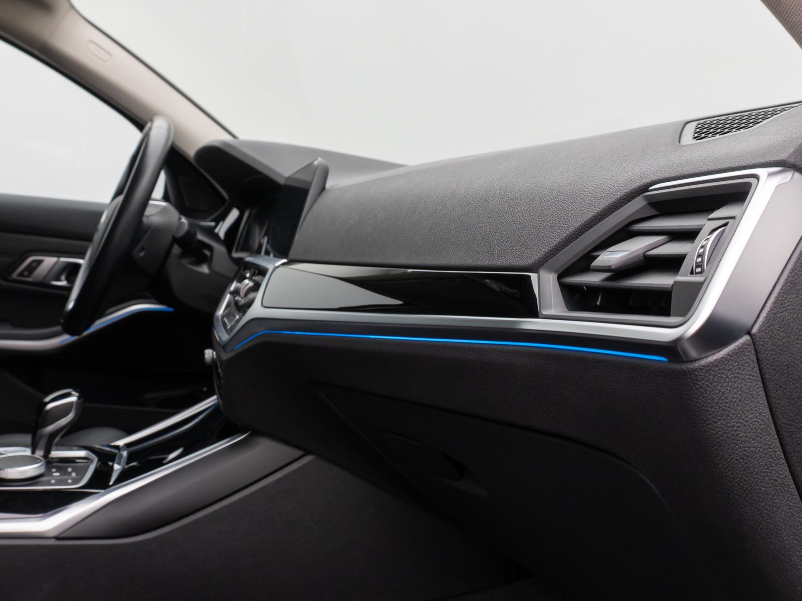 Fahrzeugabbildung BMW 330e Sport Line DAB HiFi WLAN Stop&Go PDC Alarm