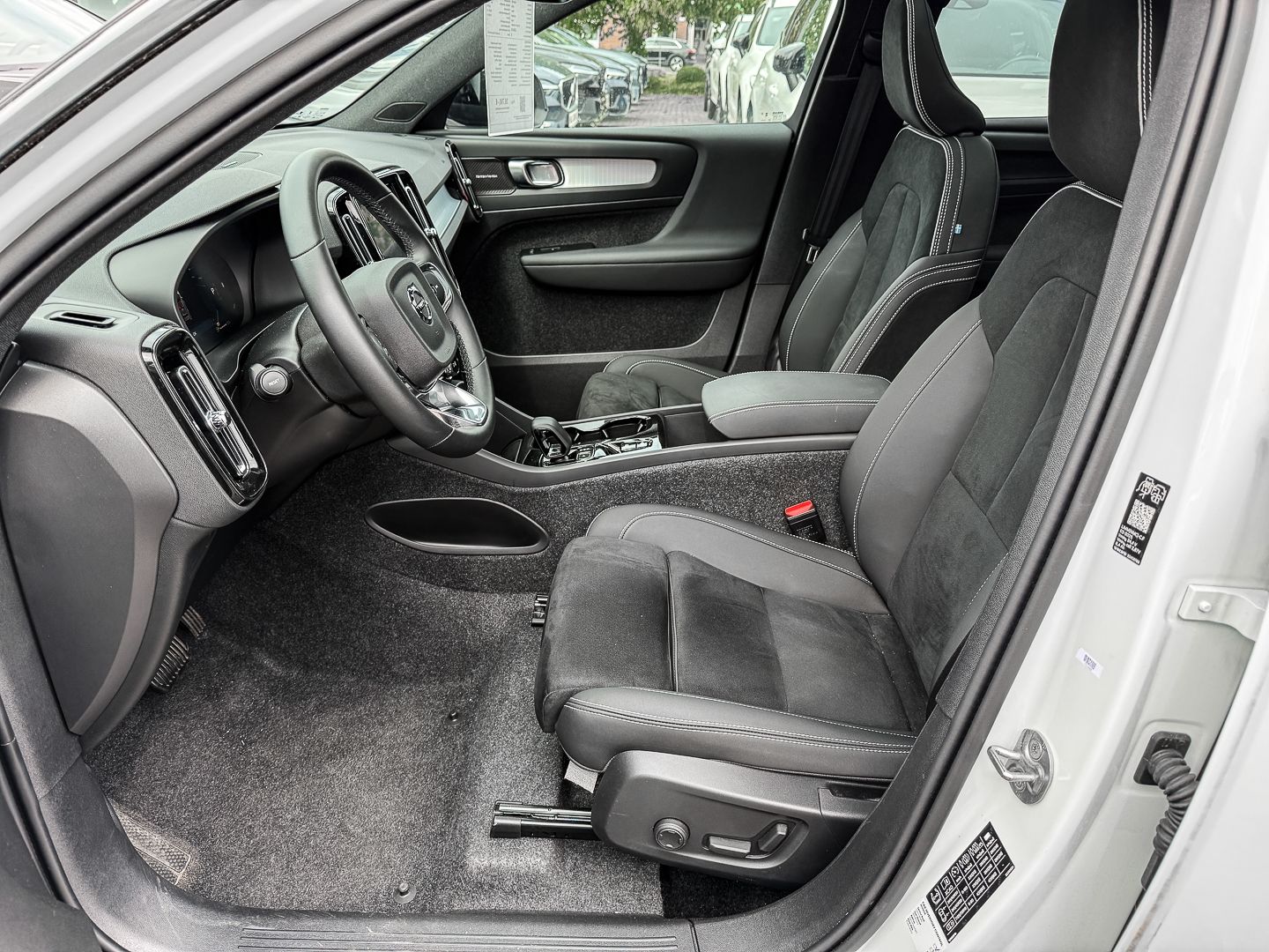 Volvo XC40 B3 B Ultra Black Edition 2WD StandHZG AHK M foto 11
