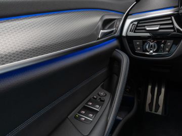 Fahrzeugabbildung BMW 520i Tour M Sport AHK HUD HI-FI  Kamera