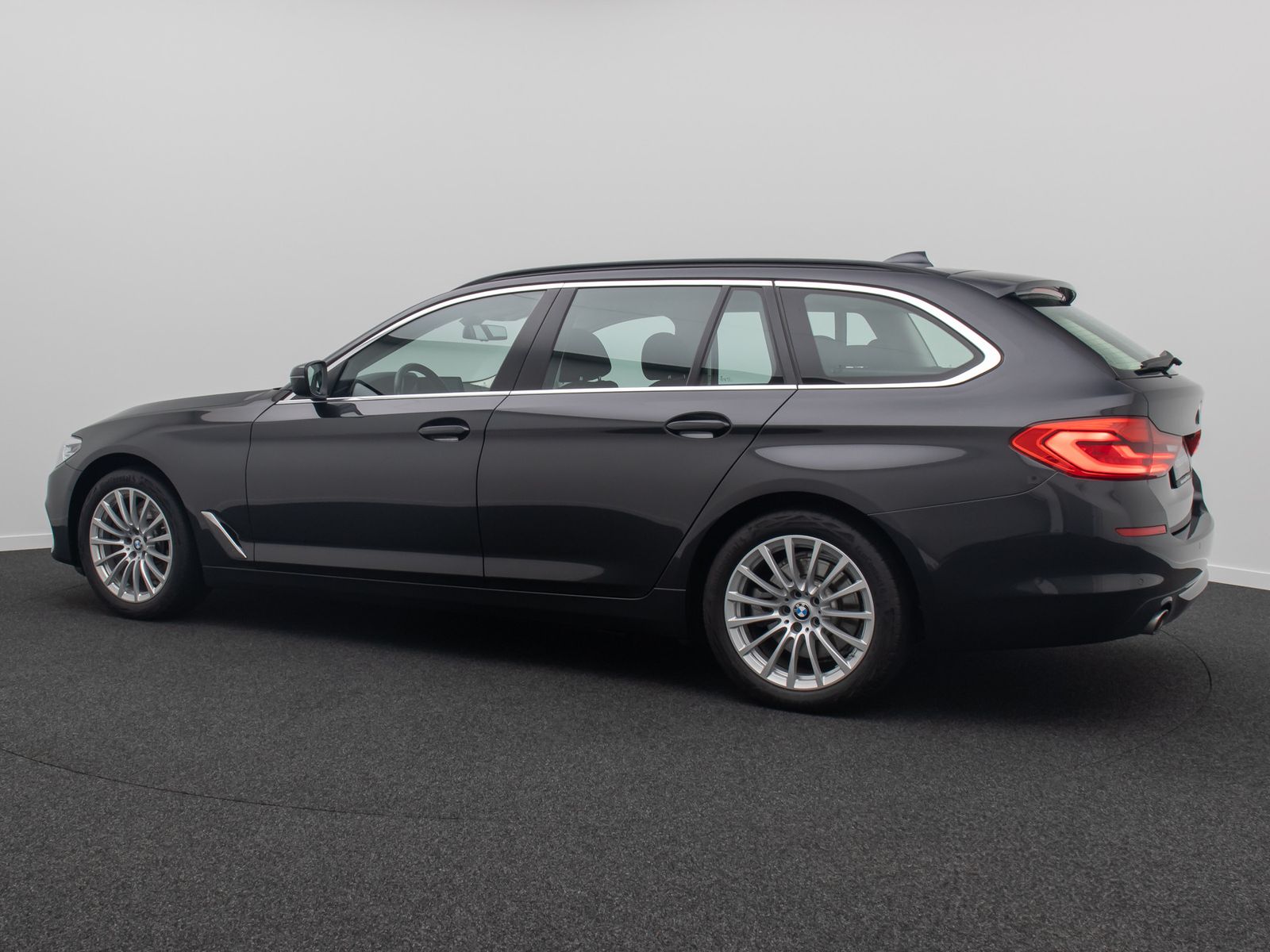 Fahrzeugabbildung BMW 520d Kamera HUD Alarm Geschwindig Sport 18Zoll