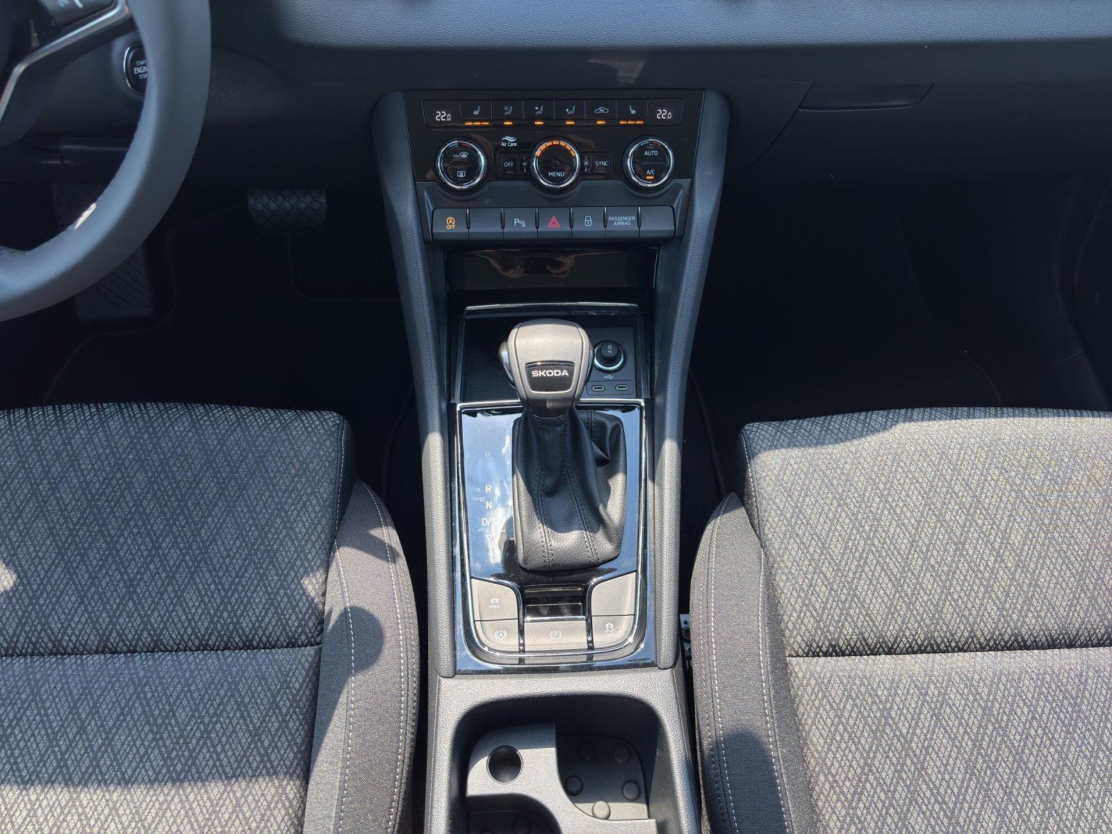 Fahrzeugabbildung SKODA Karoq Balance 1,5 TSI 110 kW DSG MATRIX/RFK/AHK
