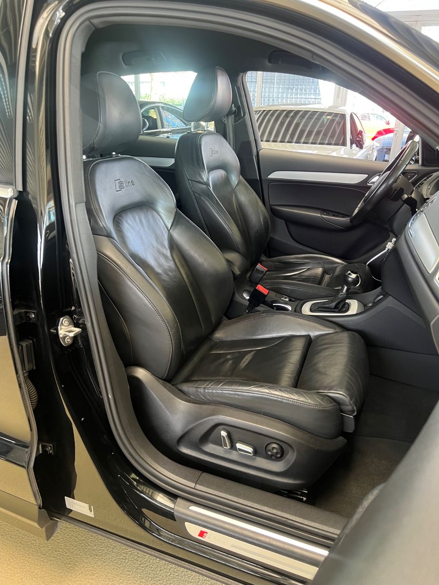 Fahrzeugabbildung Audi Q3 sport S line quattro