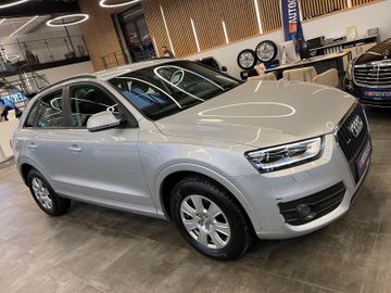 Audi Q3 2.0 TFSI quattro *1.HAND*AHK*BI-XENON*PDC*