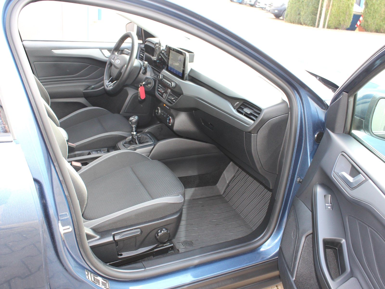 Fahrzeugabbildung Ford Focus Cool & Connect 1,0 EcoBoost Start/Stopp
