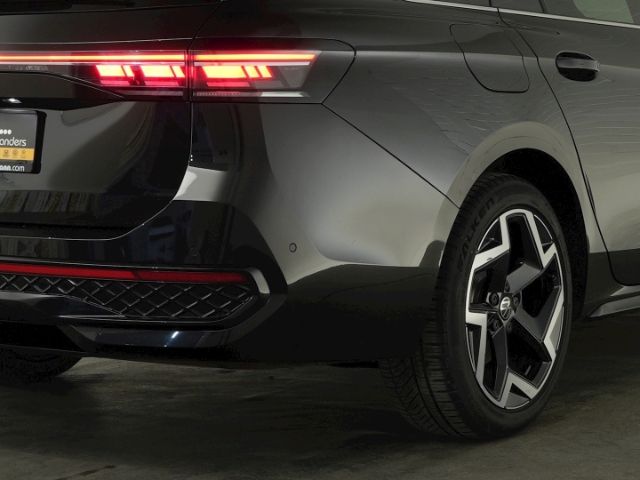 Passat Variant R-LINE TDI DSG+AHK+NAVI+LED MATRI