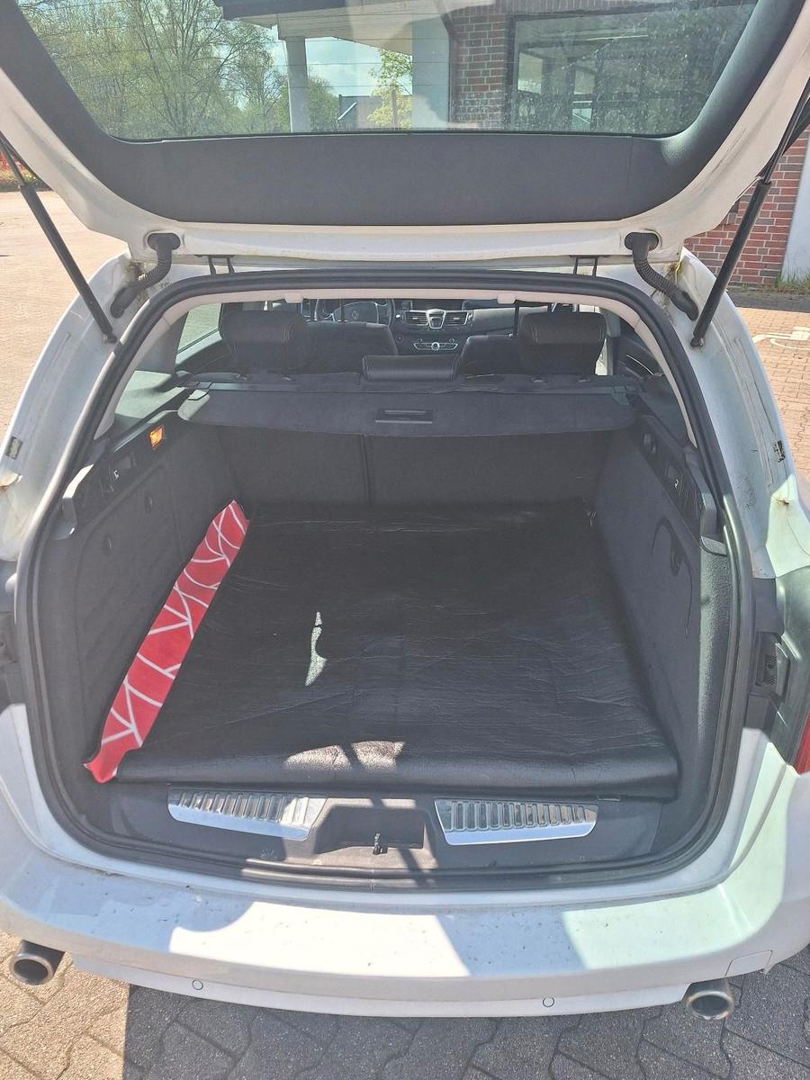 Renault Laguna 2012 — photo 11
