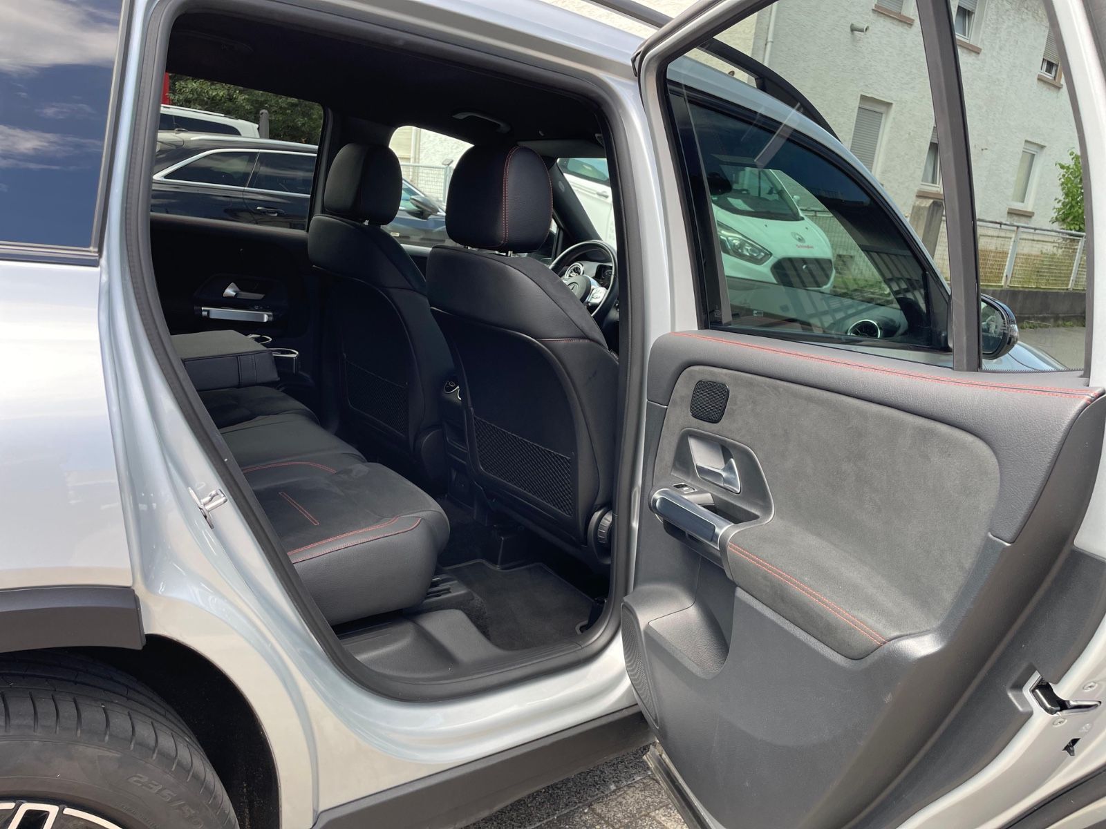 Fahrzeugabbildung Mercedes-Benz GLB 220 d |AMG|MBUX|Distr|Multibeam|AHK|Kamera