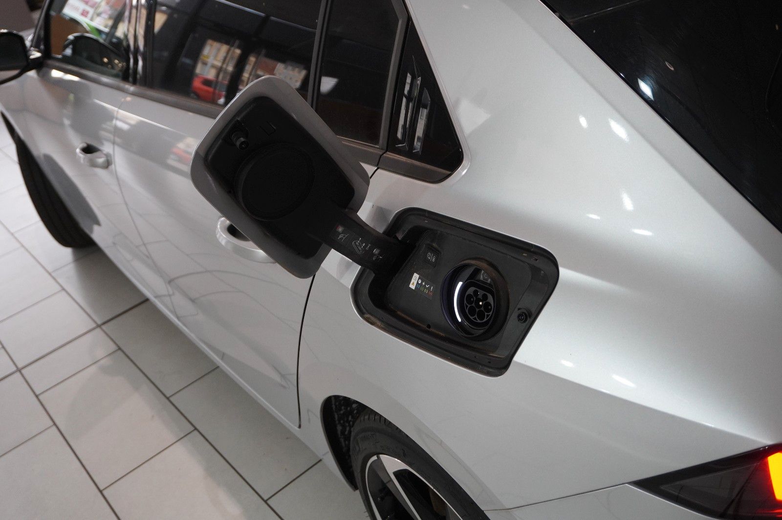 Fahrzeugabbildung Opel Astra L Lim. 1.6 HYBRID GS SPORT NAVI/360°/SPORT